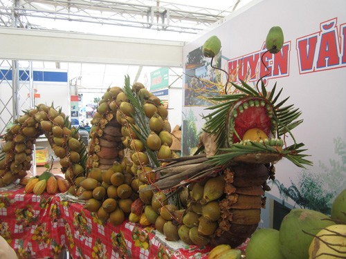 2012 Coconut Festival takes place in Ben Tre province - ảnh 1